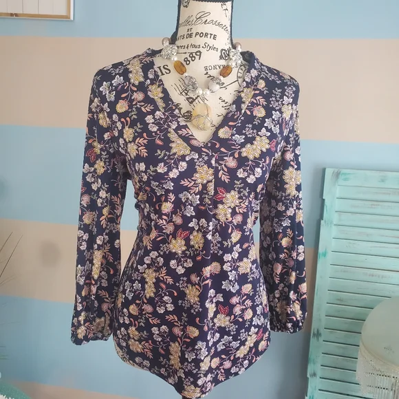 Vince Camuto Long Sleeve Floral Top - Picture 2 of 7